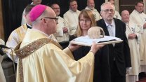 Lebku svaté Zdislavy dobývali restaurátoři z betonu po kousíčcích přes 16 hodin