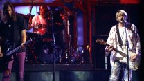 SEX, STORY, ROKENROL: Mizerný den Nirvany. Cobain se chytil s Axlem, poplival piano Eltona Johna a Novoselic si rozbil hlavu
