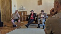 Válka má jen poražené. V Praze proběhla beseda s americkými veterány z druhé světové války
