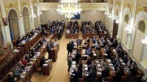 Zřiďme výbor pro válečný stav a krizi. Zákonodárci volají po změně ústavy