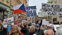 Studenti z Olomouce vyrazili pěšky do Prahy. Chtějí podpořit kulturu i média