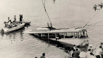 Z potopeného trolejbusu vytáhl 37 lidí. Kvůli jednomu trpěl noční můrou