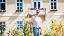 „Taťko, nekoupíme zámek?“ Místo chalupy si koupili ruinu s propadlou střechou a vytlučenými okny