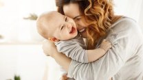 Pět i více let kojení? Některé matky čekají, až se dítě samo odstaví