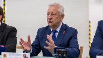 „Aspoň teďka buďte chlap a přiznejte to!“ Okamurův ministr čelil útoku kvůli Ukrajině
