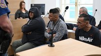 Soud snížil tresty dvěma zlodějům kabelů, kteří ochromili koridor. Mají podmínku