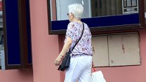 Valorizace důchodů bude zřejmě nižší než slíbených 300 korun. Důvodem je přepočet