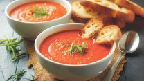 Recept na krémovou polévku z pečených rajčat a paprik