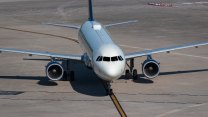 Ruský Airbus už čtyři roky chátrá na letišti v Ženevě. Jde z něj šílený smrad