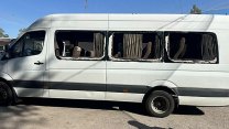 Ruský dron zabil pět lidí v autobuse. Útoky zasáhly osobní vlak i Kyjev