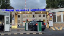 Policie propustila trojici lidí zadržených po zátahu kolem ÚVN