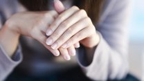 Zpozorněte při pohledu na nehty. Nenápadná změna může být varováním před skrytou nemocí