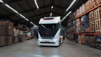 BYD míří do Evropy s elektrickým tahačem, parametry překoná Teslu Semi