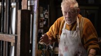 RECENZE: Velké herecké sólo pro Gandalfa neviditelně řídí slavný režisér Soderbergh