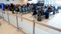 Letiště Praha řeší dlouhé fronty na pasové kontrole, chce najít viníka