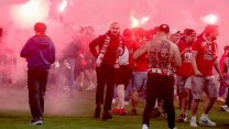 Pyrotechnika na stadionech trestným činem nebude. Šťastný smetl návrh ze stolu