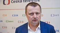 Karel Novák obhájil funkci předsedy Rady ČT. Dostal deset hlasů z osmnácti