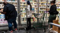 Zdražovat, či nezdražovat. Americké firmy stojí před nezáviděníhodným dilematem