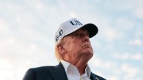 Experti bijí na poplach kvůli AI, Trump se jim vysmívá. Proč je pro něj tak důležitá?