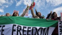 Íránské bezpečnostní složky v roce 2022 koordinovaně zabily a sexuálně zneužily stovky demonstrantů