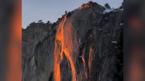 Zlatá hodinka na druhou. Ohnivý vodopád v Yosemitu plane jen pár dnů v roce