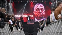 „Rusové, jděte domů!“ Desetisíce lidí v Budapešti přišly na koncert proti Orbánovi