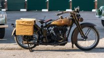 Filmový Aquaman si nechal přestavět historický Harley na plug-in hybrid