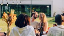 Jak vyzdobit terasu či balkon na zahradní párty? Správné doplňky udělají rozdíl