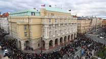 Za hrozbu střelbou ve škole dostal mladík podmínku, verdikt je nepravomocný