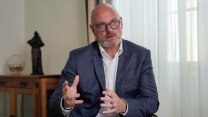 Angličtina nebude od první třídy povinná, rozhodl Plaga