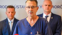 Slovenská siamská dvojčata jsou srostlá pánvemi, čeká je první operace