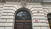 Sex a drogy. Za orgie se školačkami v budově finančního úřadu v Ostrově padly čtyřleté tresty
