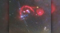 Kometa v průběhu času. NASA ocenila ojedinělý snímek českých astronomů