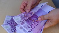 Vlády kvůli zbrojení a energetice rekordním tempem vydávají dluhopisy