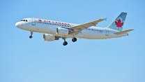 Pilot přepravoval 17 let cestující bez vhodného průkazu. Loni odešel do důchodu