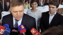 Ficův syn vydělává na státu, čílí se opozice. Vše je čisté jako oko Boží, hájí se premiér