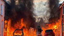 Belfast v ohni. Vláda viní krajní pravici, nikoli agresivního Súdánce s nožem