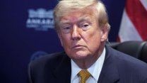 Trump na večeři pro novináře kritizoval média