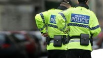 Muž bez řidičáku ujížděl policii. Vjel na cyklostezku, hledají se svědci