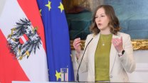 Zelenskyj by termín vstupu do EU nejraději sám nadiktoval. Turbo přijetí ale není možné, kritizovala rakouská ministryně