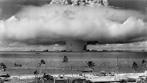 Na lodě uvázali kozy a odpálili atomovku. Pentagon z výbuchu na Bikini udělal show