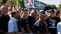 Lídry EU šokoval pohřeb Mladiče. Zpochybnili cestu Srbska do Unie