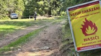 Zákaz vstupu. Kepelské Zhůří hlídá kvůli kontaminaci a chemickým látkám policie