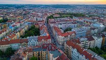 Praha 3 reaguje na vysoký počet cizinců, radniční noviny začala vydávat i v jiném jazyce