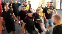 Násilnosti na hokeji v Jihlavě. Lidé s dětmi prchali ven, hledá se muž ze záznamu