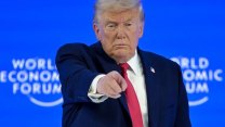Trump odhalil uniformy Vesmírných sil. Inspirací je film s fašistickou estetikou