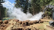 Co ukrývala Šumava? Stovky sudů s nebezpečnými látkami