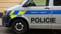 Sedmdesátiletý motorkář narazil v Plzni do svodidel. Zemřel na místě