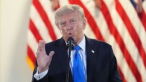 USA zakážou dovoz některých kanadských mléčných výrobků a alkoholu