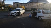 Na Šumpersku se srazila dvě auta, tři zranění
